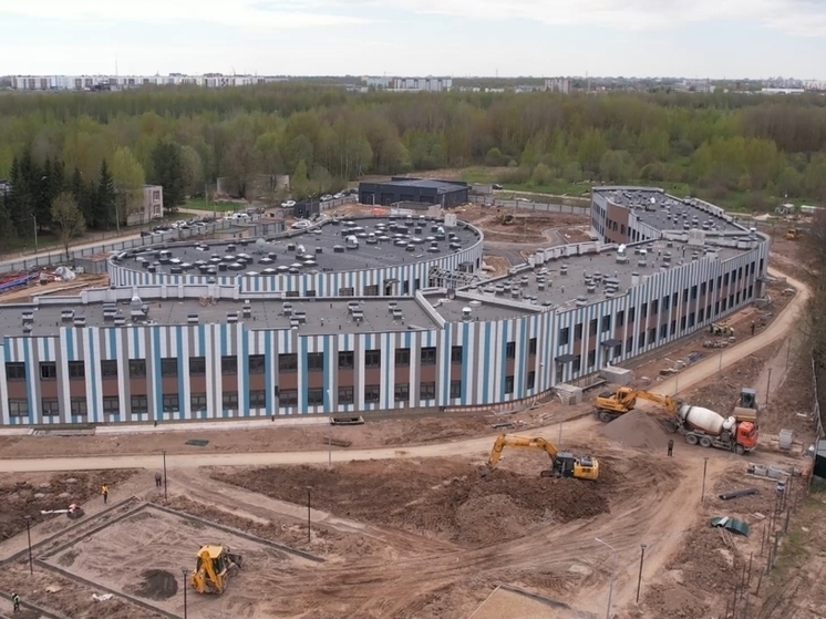 В Новгородской области губернатор проверил стройку дома-интерната для ветеранов