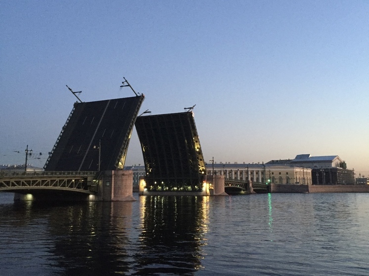 Петербург вошел в тройку самых популярных направлений для летнего отдыха