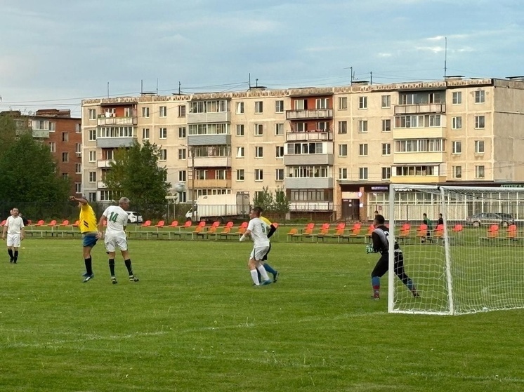 Ветераны Серпухова сыграли в футбол