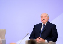 Президент России Владимир Путин и глава Беларуси Александр Лукашенко начали переговоры непосредственно в аэропорту