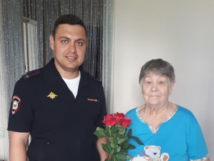 Волгоградские полицейские помогли 77-летней женщине оформить вид на жительство