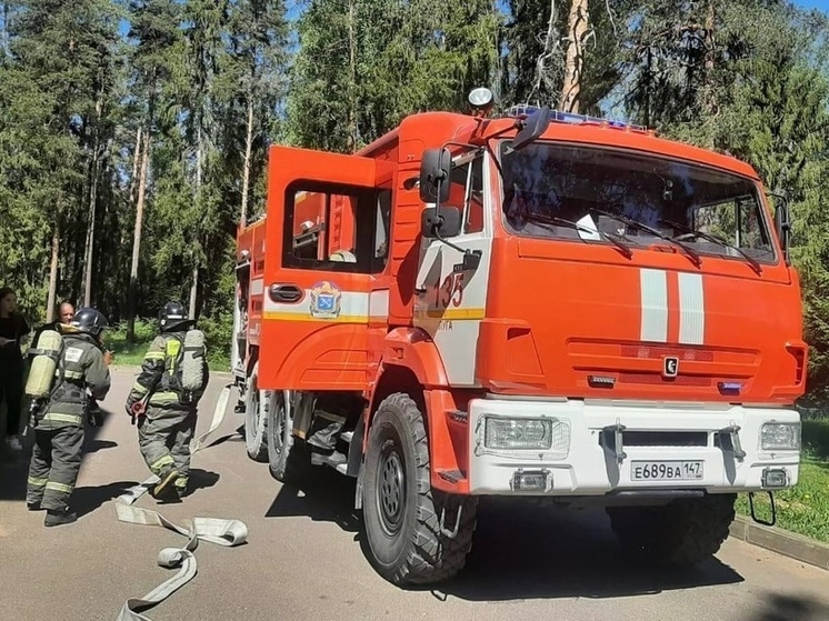 В туберкулезном санатории в Лужском районе пожарные провели учения