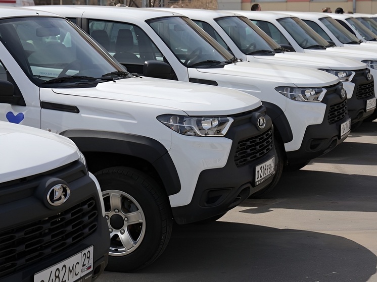 В центральные районные больницы Поморья передали 20 автомобилей