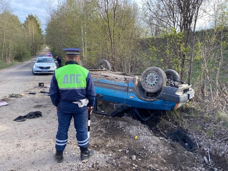 Пять человек получили травмы в ДТП с перевернутым ВАЗ возле Нижнего Тагила