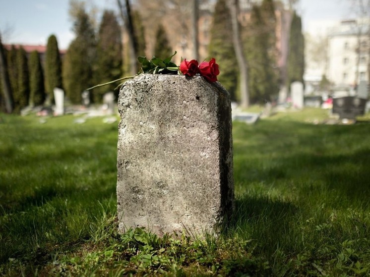 Батюшка Снегирев объяснил, почему верующие ходят на кладбище