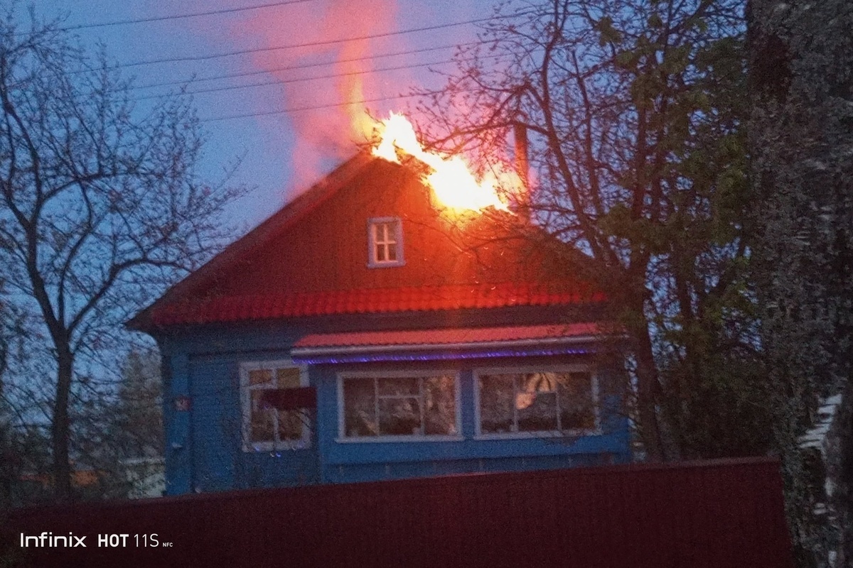 Шарьинские пожарные отстояли от огня жилой дом - МК Кострома