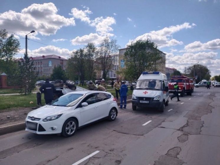В Башкирии легковушка перевернулась после столкновения с внедорожником