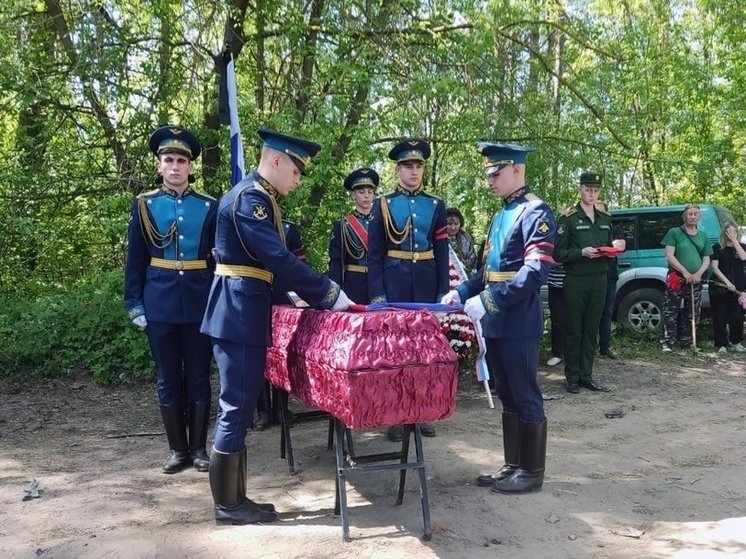 Погибших на СВО ефрейтора и младшего сержанта похоронили в Тверской области на одном кладбище