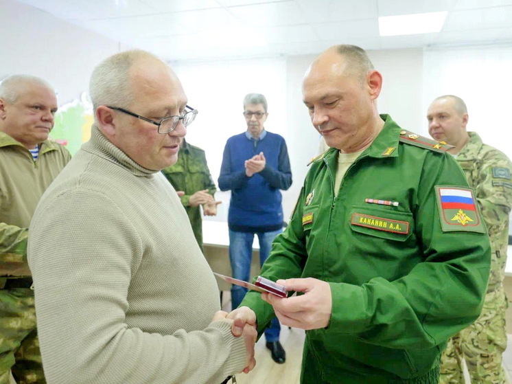 В Лабытнанги наградили участников СВО и горожан, помогающих фронту