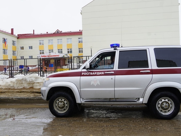 Росгвардия в НАО обеспечивает безопасность последних звонков