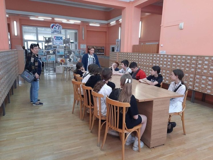 В Курске для школьников провели экскурсию «Азимут: курские библиотеки»