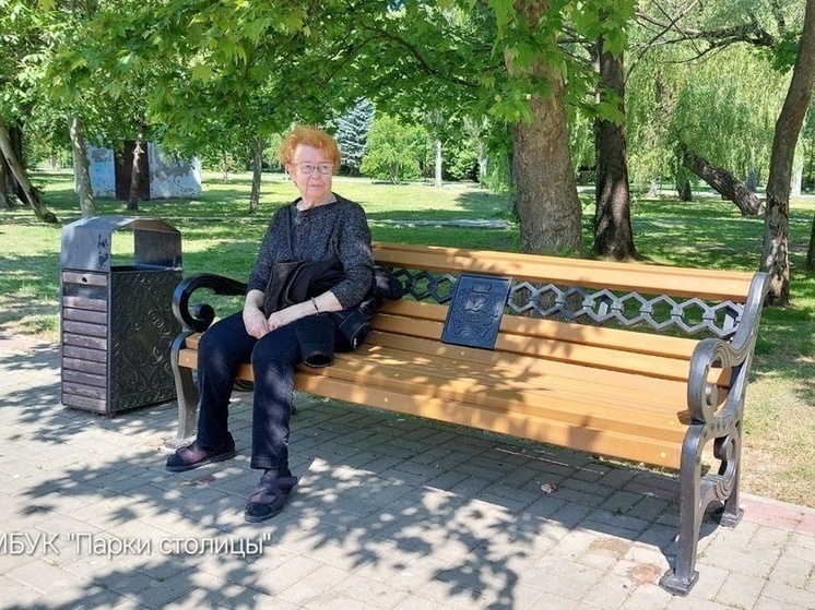 В парке Гагарина Симферополя появились экоскамейки