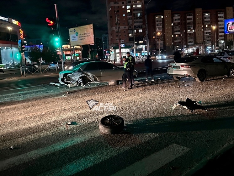 В Новосибирске ночью из-за массового ДТП образовалась пробка на проспекте Дзержинского