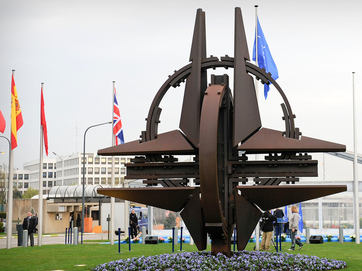 Столтенберг: НАТО может применить пятую статью договора в случае кибератаки