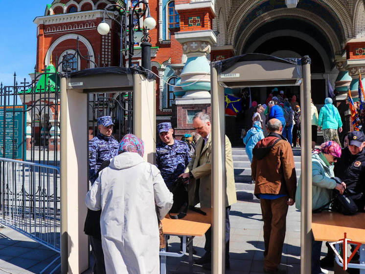 В Йошкар-Оле росгвардейцы обеспечили безопасность пребывания Казанской иконы Божией Матери