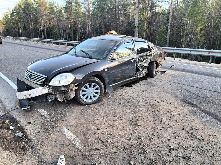 Человек погиб в результате столкновения Nissan, Volkswagen и Scania на трассе «Кола»