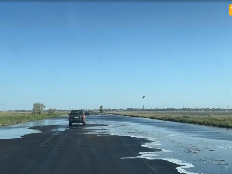 На Херсонщине затопило дорогу из Геническа на Арабатскую стрелку