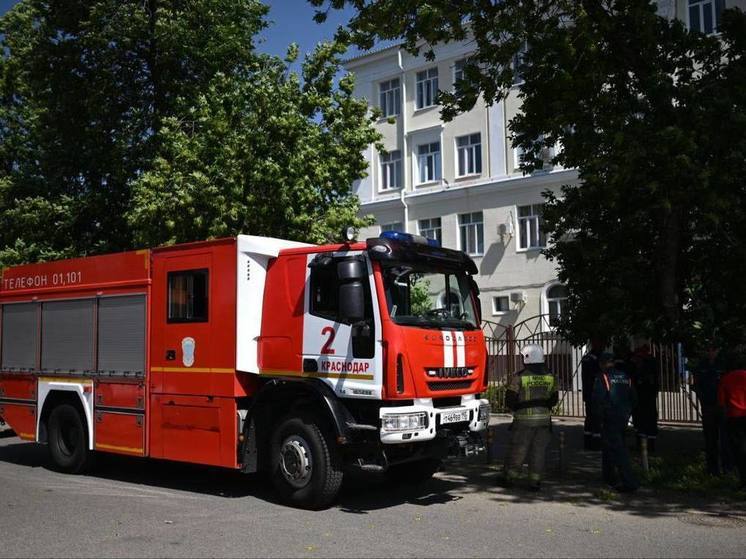 Глава Краснодара прибыл в школу №29, сорванная кровля которой травмировала детей