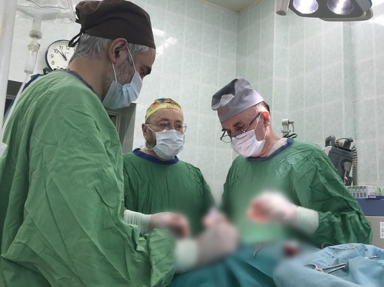 Подольские врачи спасли руку парня, который порезался о стекло