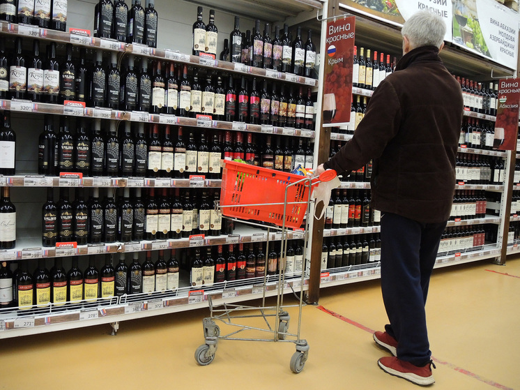 Нарколог: пьющий мужчина может превратиться в женщину