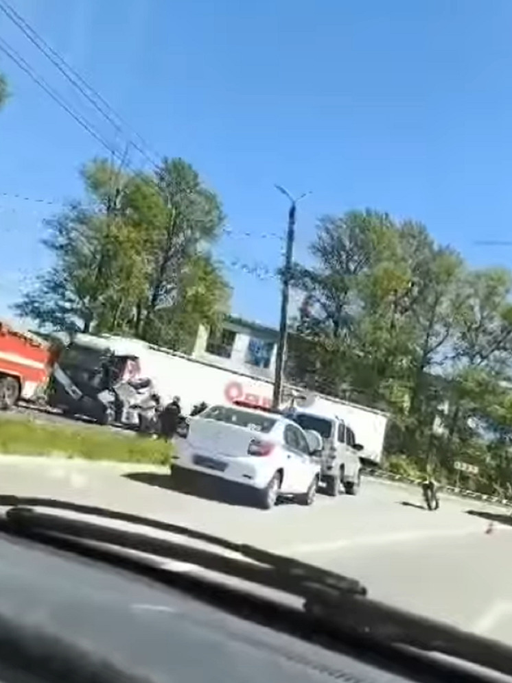 Появилось видео с места столкновения фуры и пожарного автомобиля в Твери