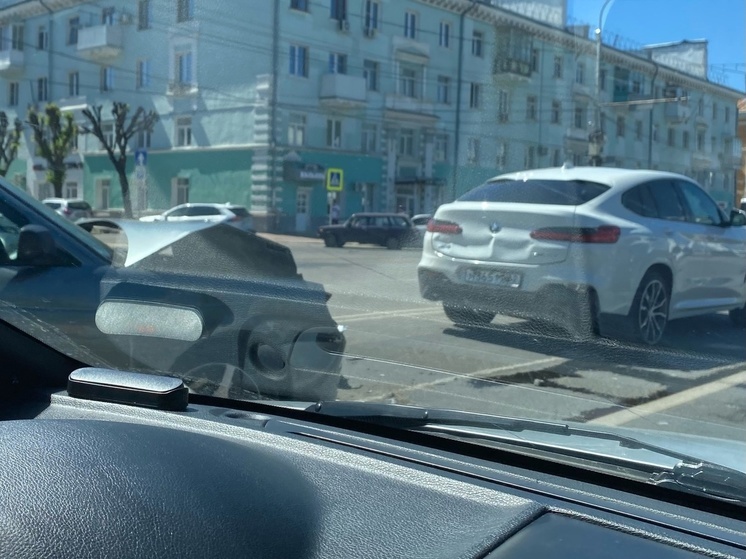 На Первомайском проспекте в Рязани столкнулись BMW и Lada