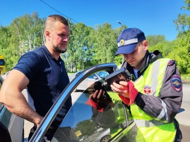 На дорогах Новосибирска обнаружили излишне затонированные автомобили