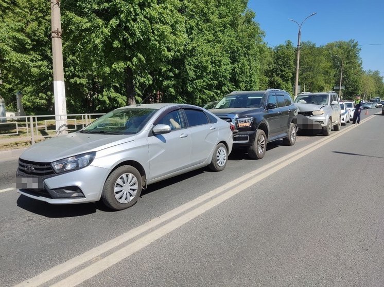 В Твери в тройном ДТП пострадала женщина