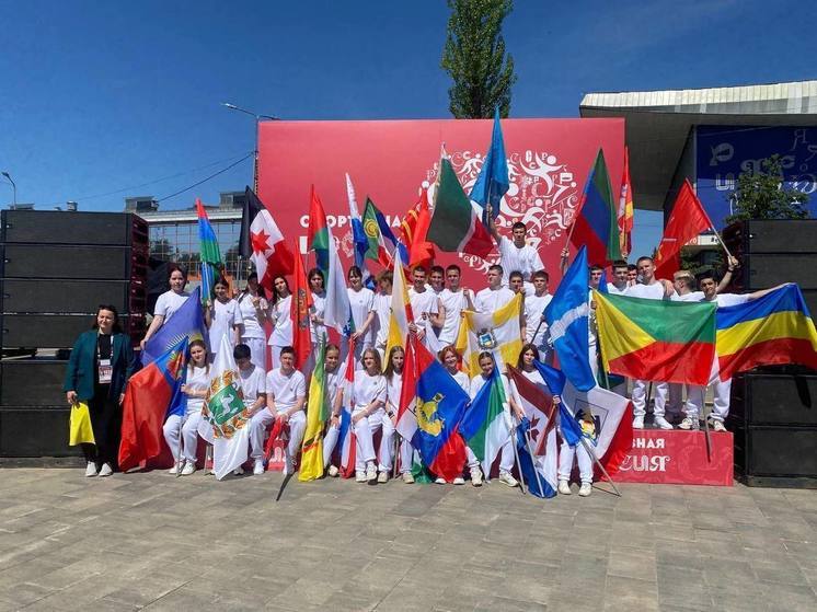 В рамках Международной выставки-форума «Россия» состоялся грандиозный спортивный парад-шествие. В нем участвовали студенты Губернского колледжа Городского округа Серпухов.