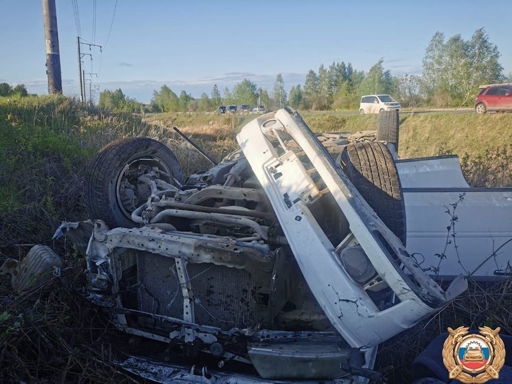 Водитель без прав попал под поезд и перевернулся в Комсомольске