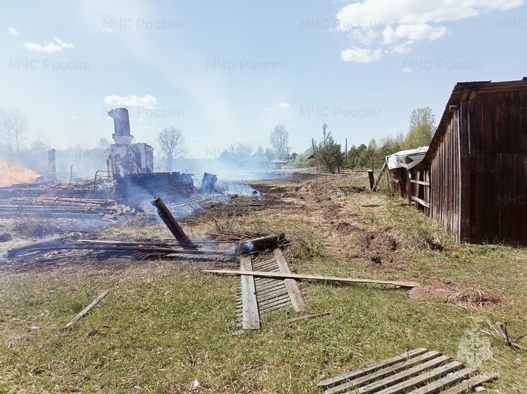 Костромские пожары: в поселке Ужуга в Кологривском районе огонь уничтожил 10 домов
