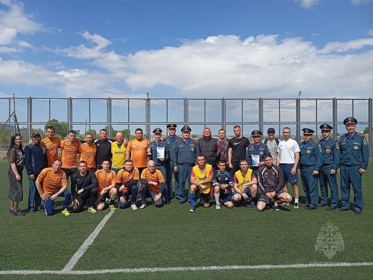В Хакасии состоялись соревнования по мини-футболу среди пожарных