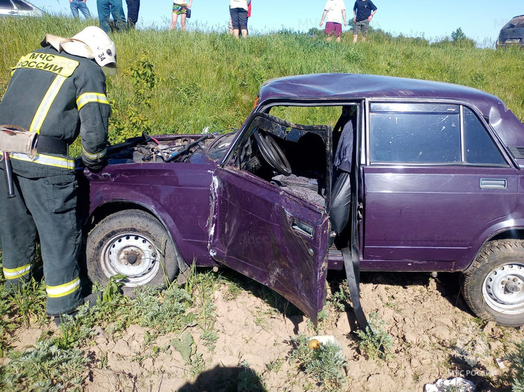 Под Орлом водитель авто опрокинулся в кювет
