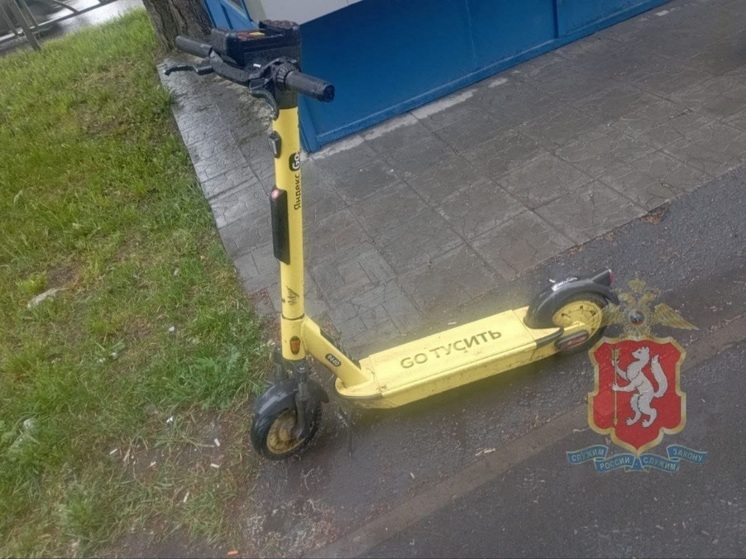В Екатеринбурге девушка упала с электросамоката и впала в кому