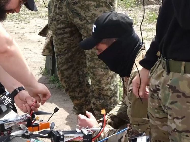 Бойцов Запорожского фронта обучают управлению FPV-дронами