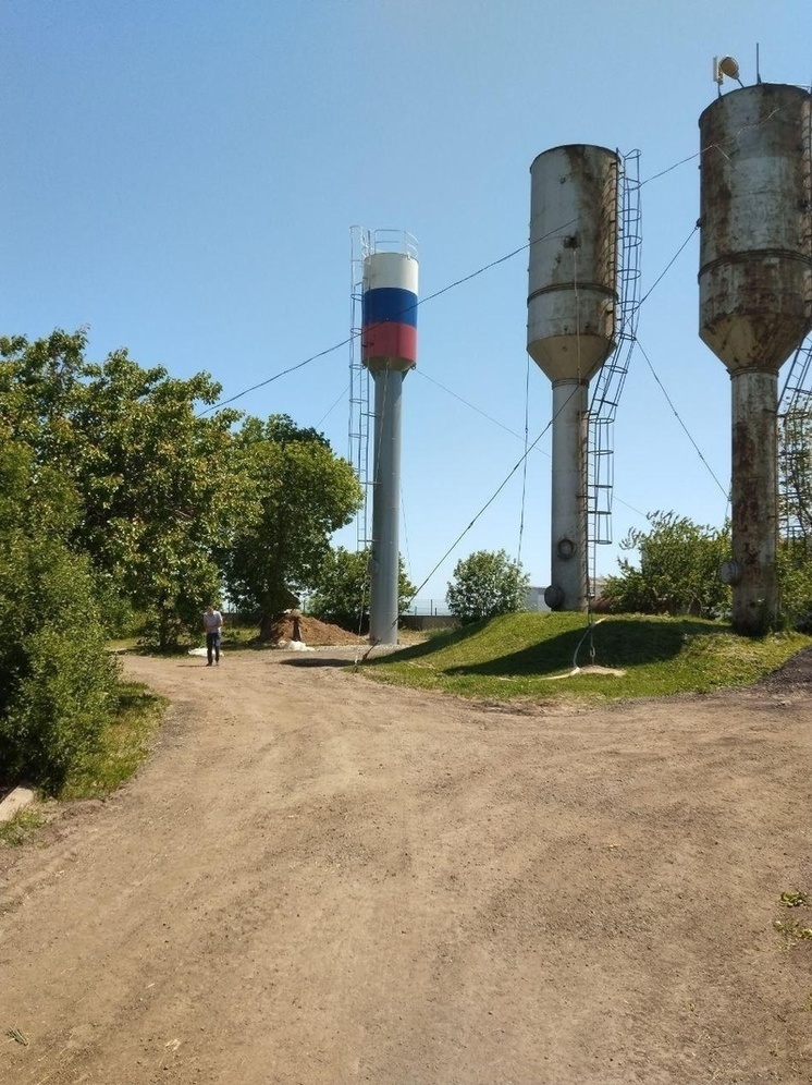 Шефы из Мурманска продолжают установку водонапорных башен в Приморском районе Запорожской области