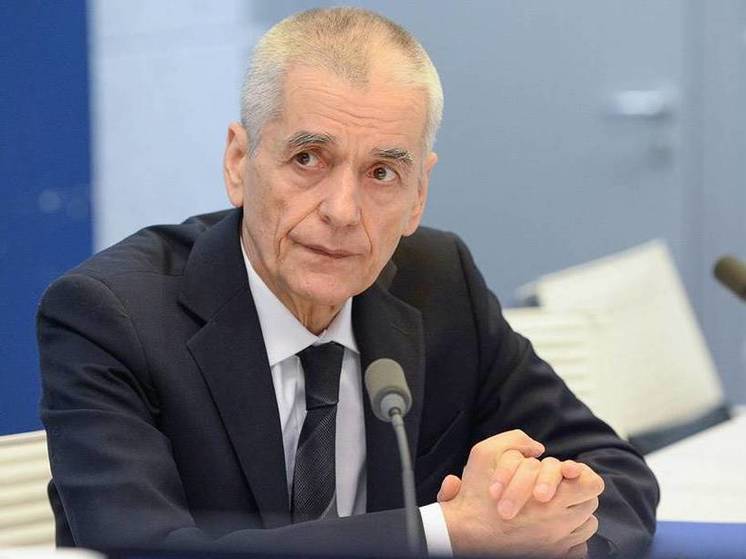 Бывший главный санитарный врач РФ и академик РАН Геннадий Онищенко призвал изменить традиционный формат проведения школьных выпускных.