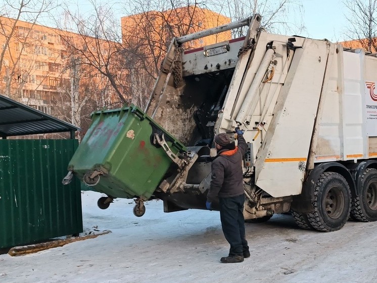 «Спецавтобаза» заявила, что уборке мусора в Екатеринбурге мешают заборы