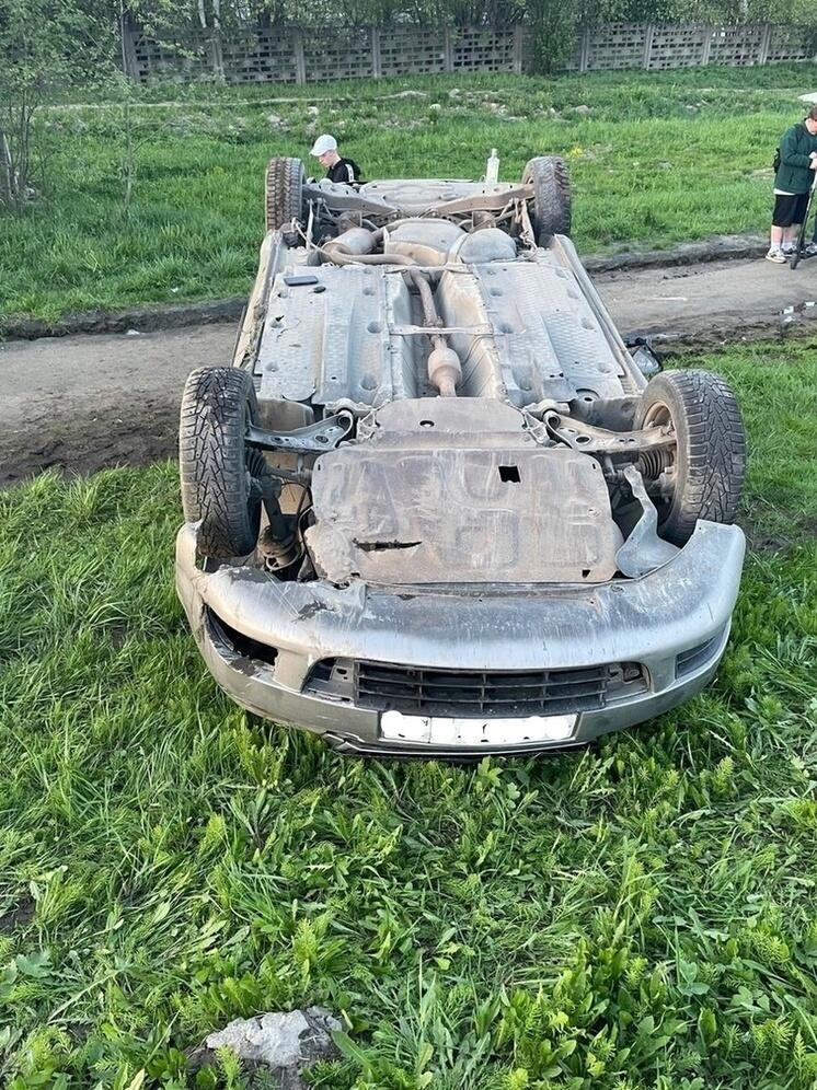 Иномарка перевернулась на крышу в Петрозаводске, есть пострадавшие