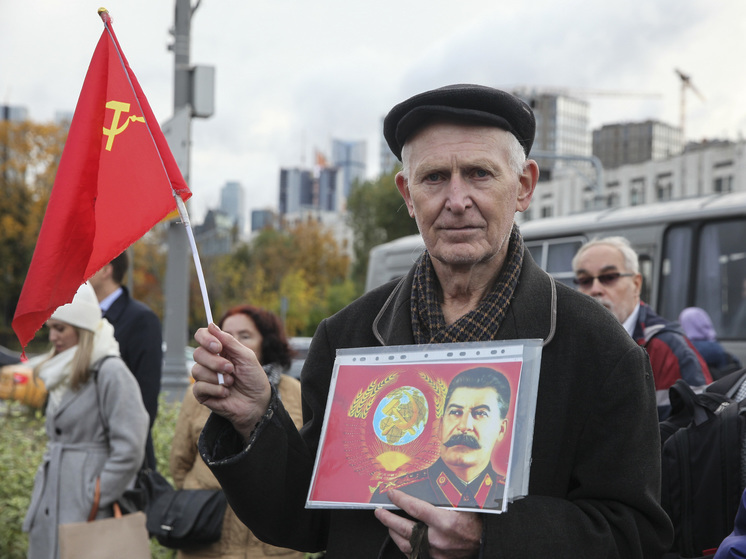 Выходящие на пенсию россияне при наличии трудового стажа в период существования СССР могут рассчитывать на прибавку к выплатам