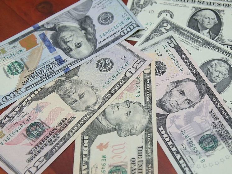 Эксперт объяснил снижение курса доллара