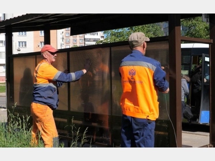 В Смоленске ремонтируют остановки общественного транспорта