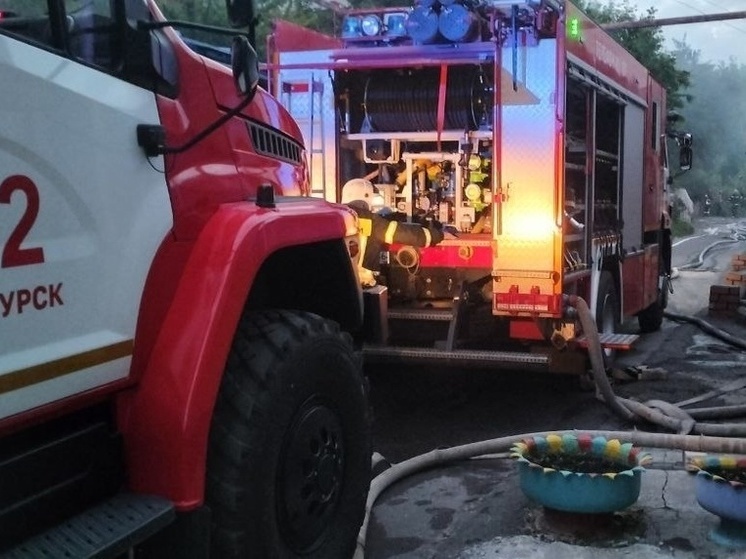 Пожар в коттедже в центре Курска потушен