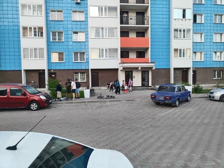 В Твери легковушка сбила возле дома девятилетнего велосипедиста