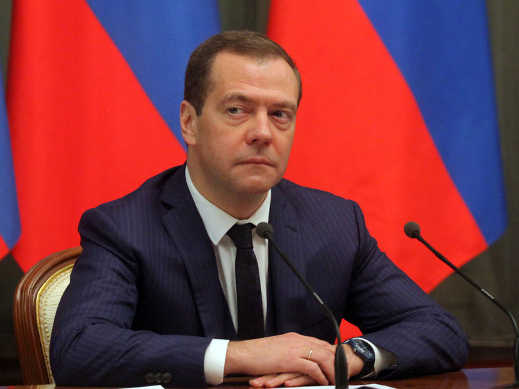 Медведев: Россия близка к установлению полноформатных отношений с талибами