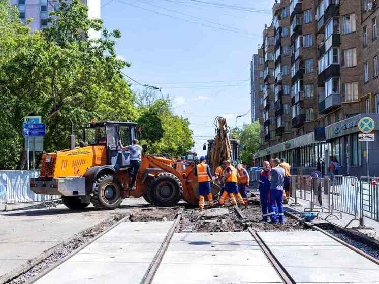 Заммэра Ликсутов: на Трифоновской улице началась укладка новых трамвайных путей