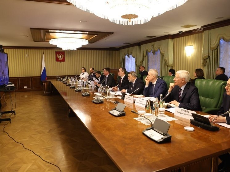 Вице-премьер Новак поручил держать на контроле поставки топлива в Крым