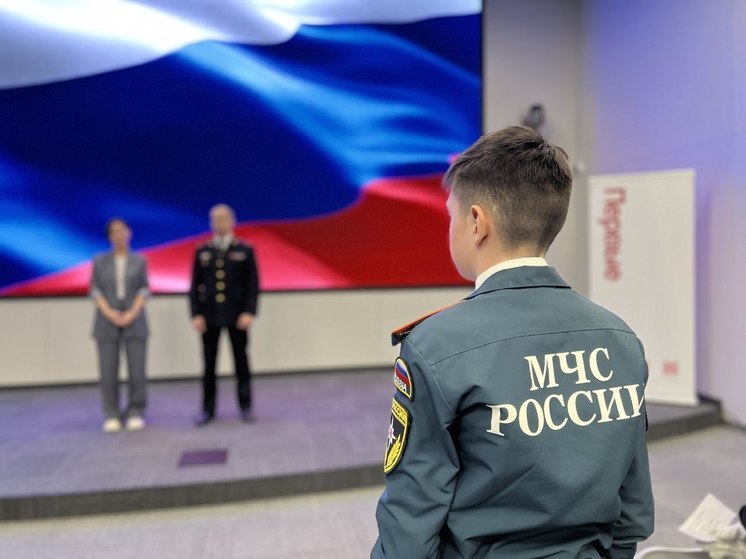 В день рождения региона юным школьникам из Мурманска вручили паспорта