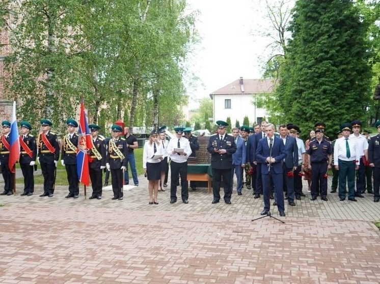 Сотрудники регионального УФСИН приняли участие в митинге, посвященном 106-й годовщине учреждения пограничной охраны