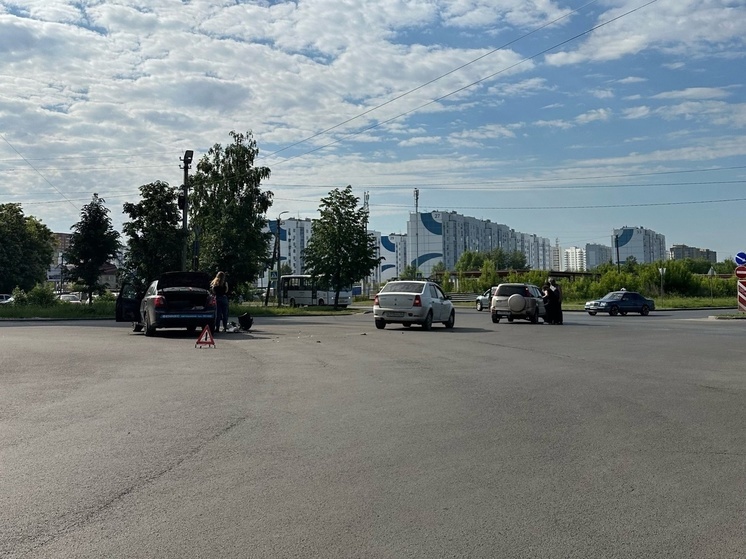 В Курске на Косухина в ДТП попал учебный автомобиль